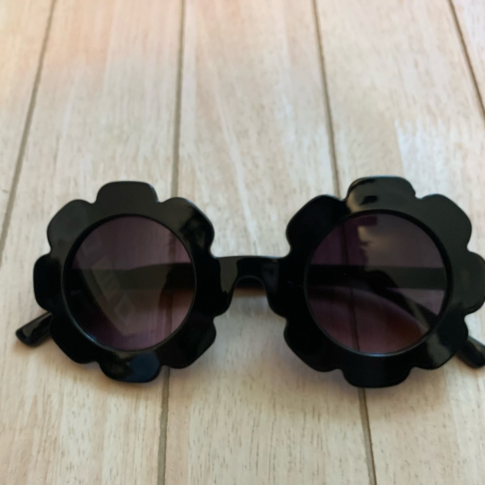 Black sunnies
